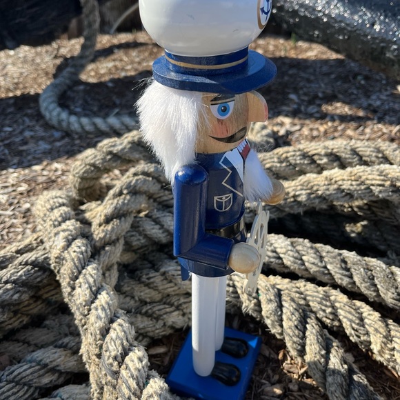 Sea Captain nutcracker - Picture 3 of 4